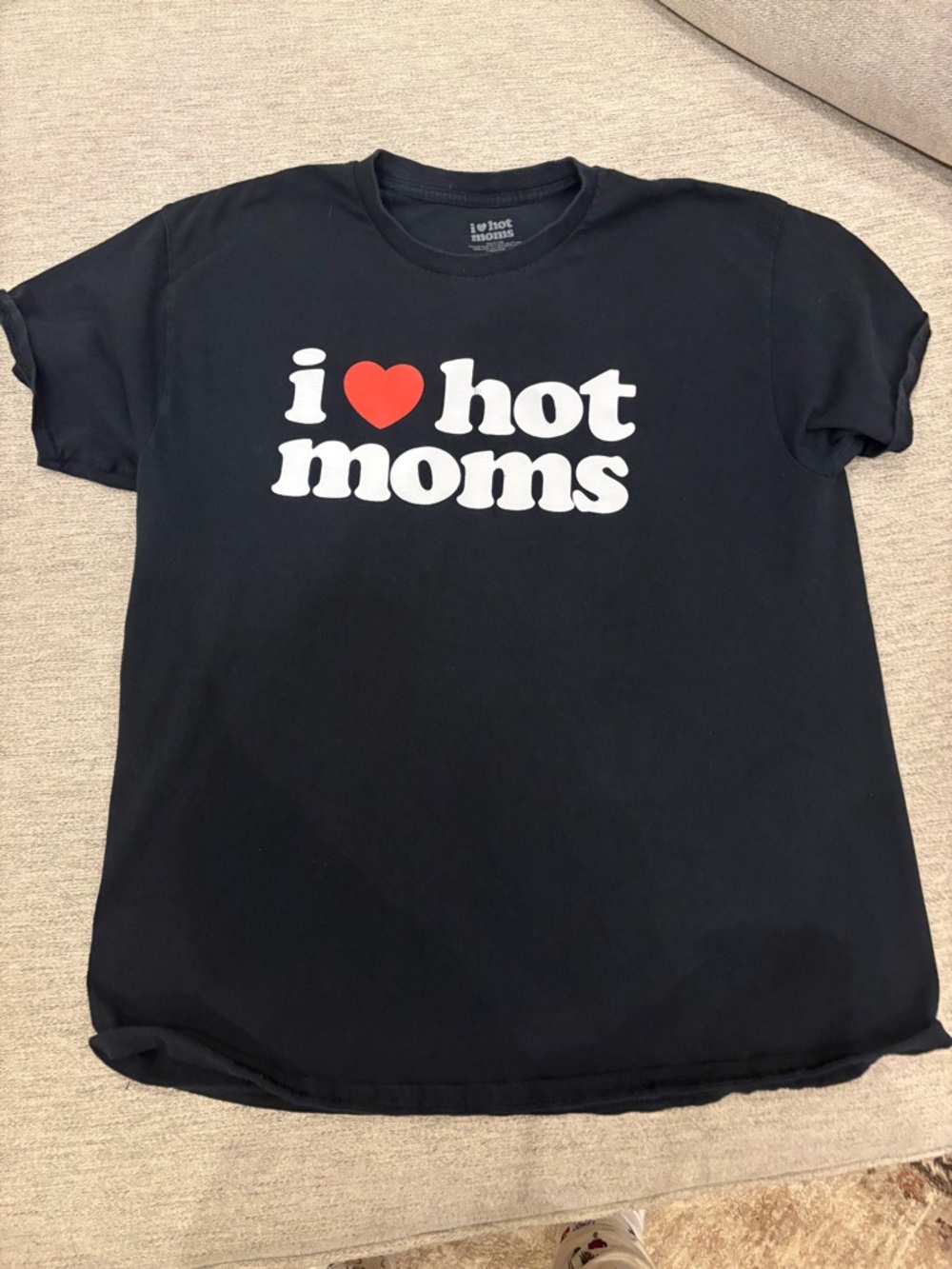 I ♥ Hot Moms' Graphic Tee